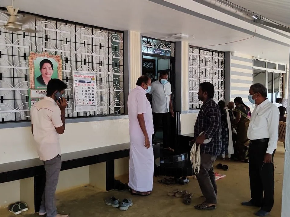 லஞ்ச ஒழிப்புத்துறையினருடன் இணைந்த வருவாய், பொதுப்பணித்துறையினர்... கொதித்த தங்கமணி!