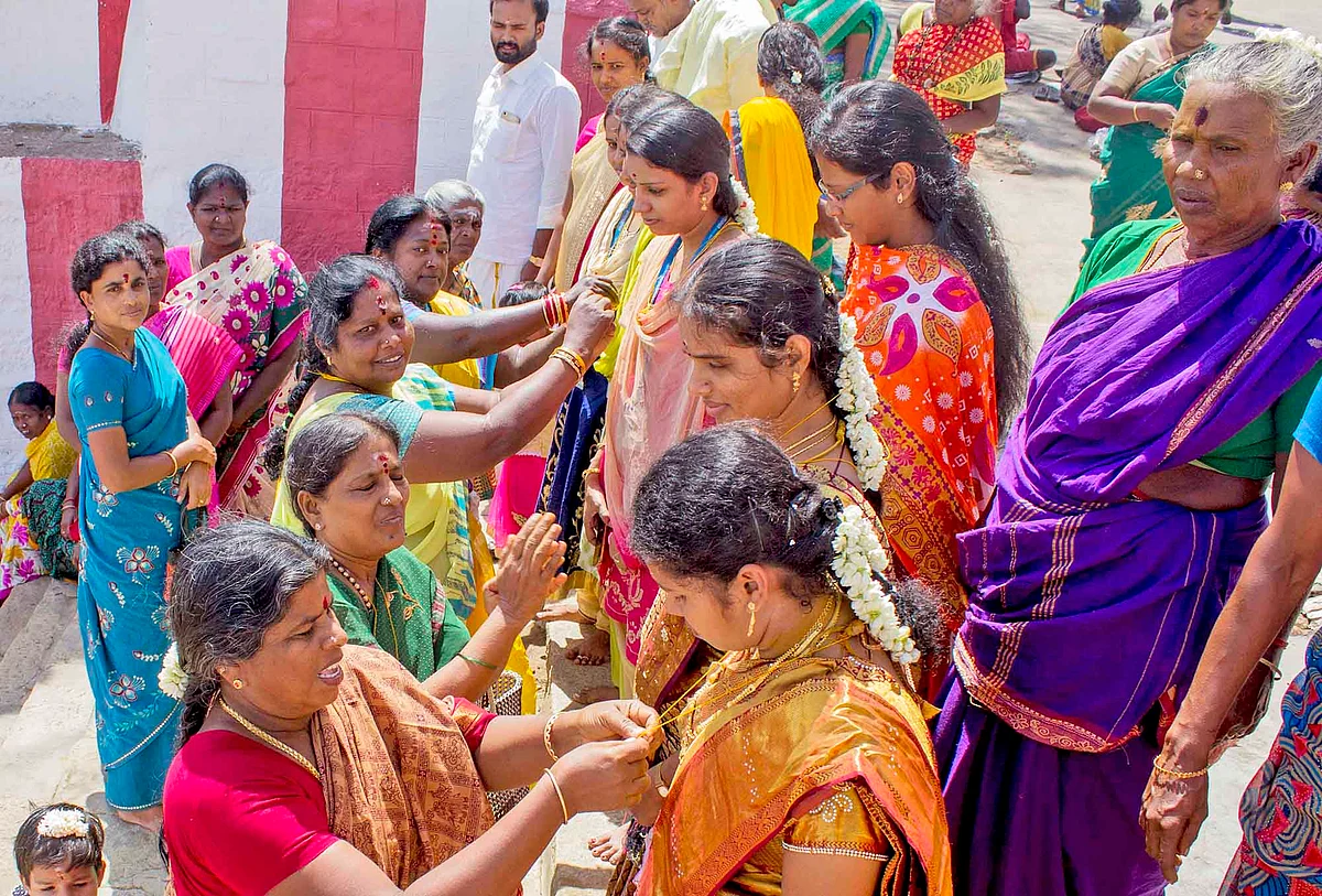 தாலிப் பெருக்கிக் கட்டுதல்