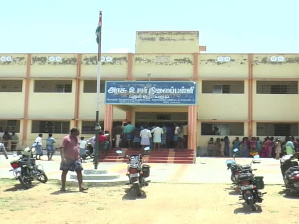 சாத்தூர்: அரசுப் பள்ளி மாணவிகளிடம் பாலியல் சீண்டல்; கணித ஆசிரியர் போக்சோவில் கைது!