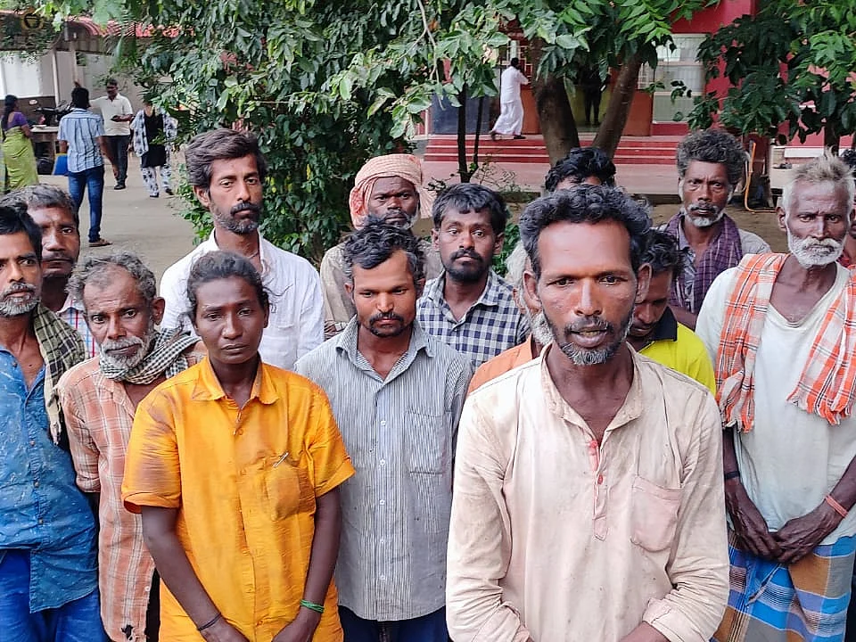 பழநி: கரும்புக்காட்டில் கொத்தடிமைகளாக இருந்த 16 பேர் மீட்பு; உரிமையாளர் தலைமறைவு - நடந்தது என்ன?