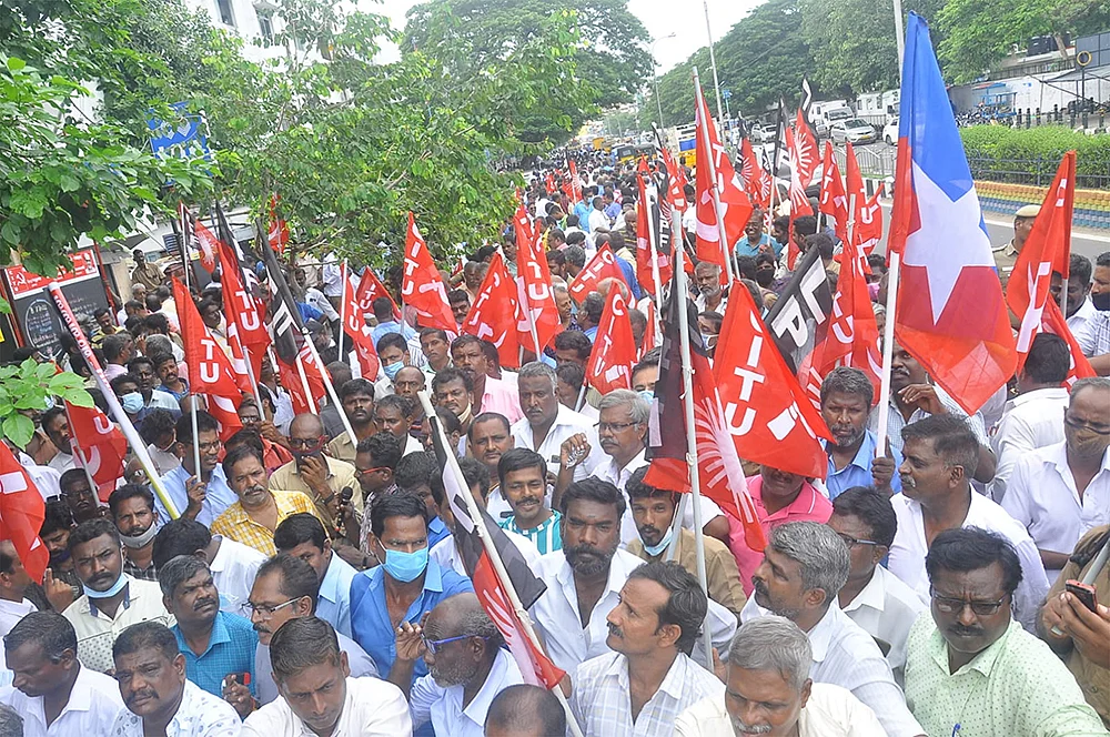ஒப்பந்த ஓட்டுநர்கள்! - தனியார்மயமாகிறதா போக்குவரத்துத்துறை?