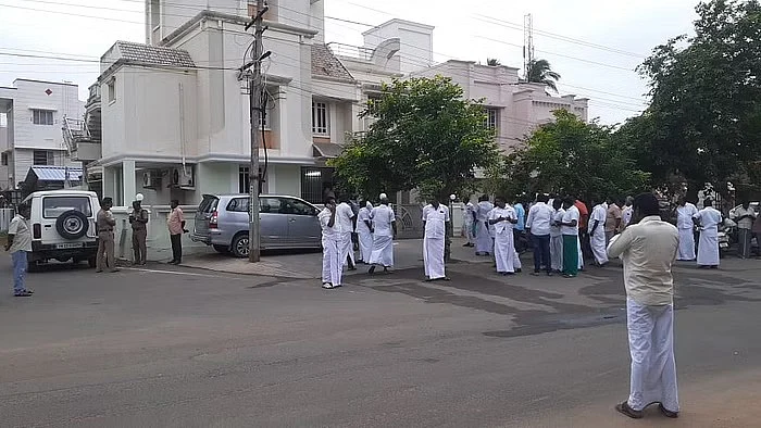 `எத்தனை அடக்குமுறை வந்தாலும் அதை நீதிமன்றத்தில் சந்திப்போம்!' - ஜெயக்குமார் காட்டம்