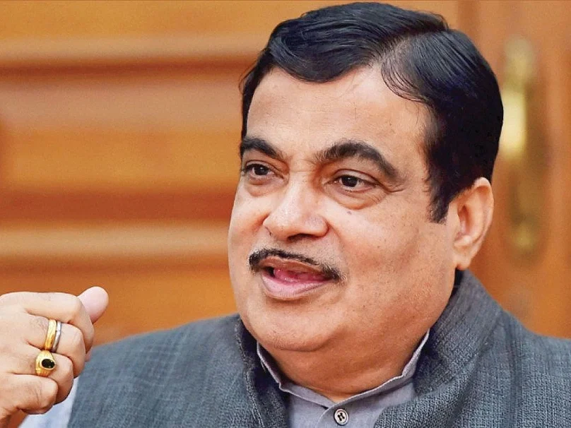 ``15 ஆண்டுகள் நிறைவடைந்த அரசு வாகனங்கள் பயன்பாட்டிலிருந்து நீக்கப்படும்'' - நிதின் கட்கரி