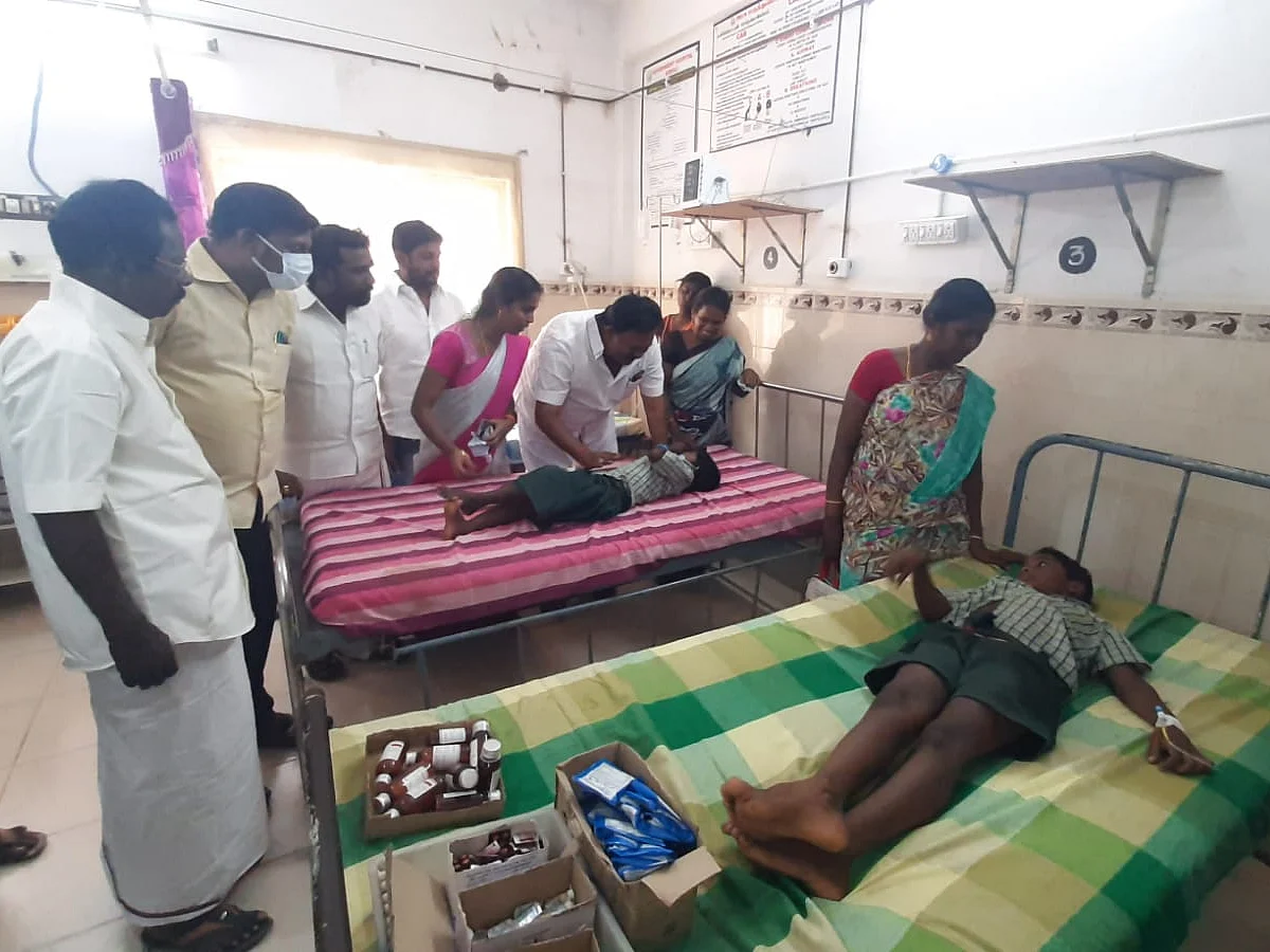 சீர்காழி: அரசுப் பள்ளி மாணவர்களுக்கு திடீர் வாந்தி, மயக்கம்! - சுகாதார அலுவலர் விசாரணை