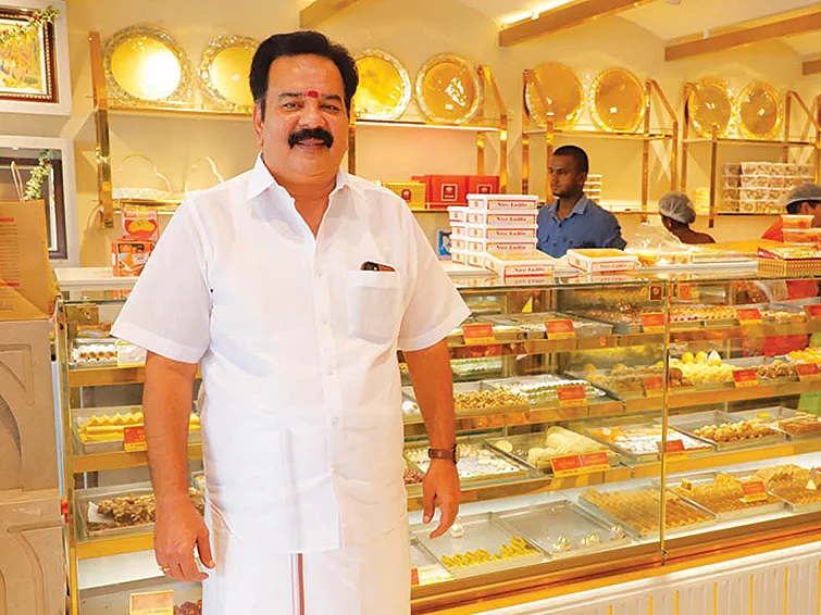 வடக்கிலிருந்து வந்த சந்திரகலா... தஞ்சை மக்களின் நெஞ்சம் கவர்ந்த பாம்பே ஸ்வீட்ஸ்..!