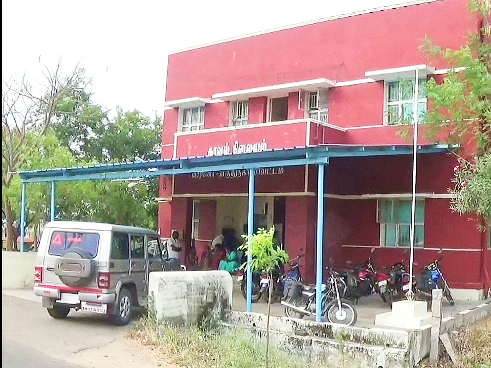 சிவகாசி: பள்ளியிலிருந்து வீடு திரும்பிய மாணவி சீருடையுடன் தூக்குப் போட்டு தற்கொலை! - போலீஸ் விசாரணை