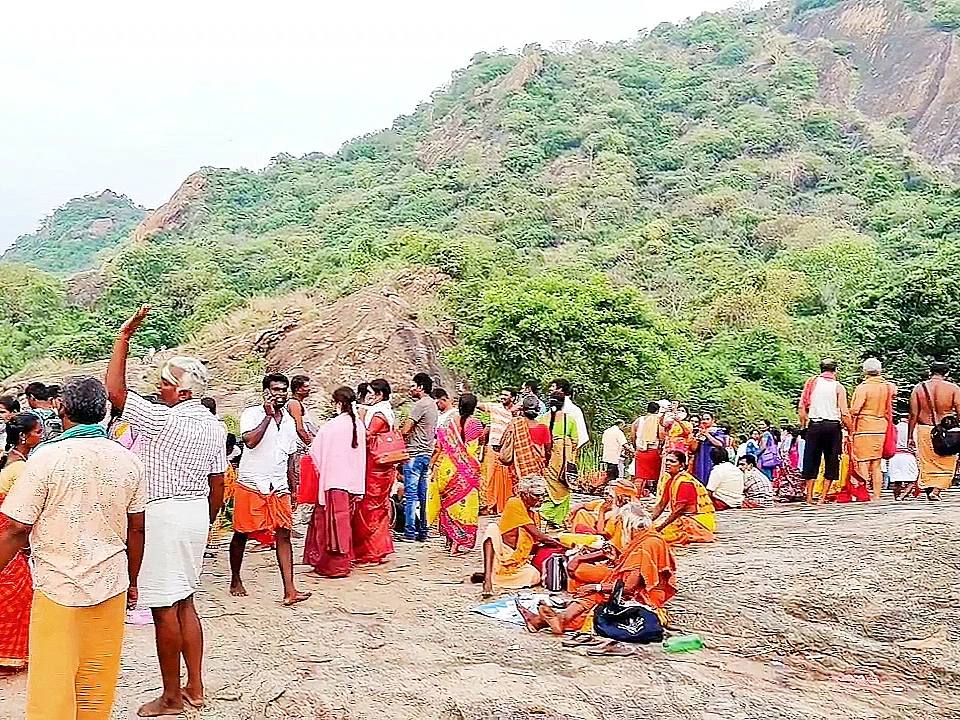 ஆடி அமாவாசை: சதுரகிரி மலையில் சாமி தரிசனம் செய்ய பக்தர்களுக்கு 4 நாள்கள் அனுமதி! - ஆட்சியர் உத்தரவு
