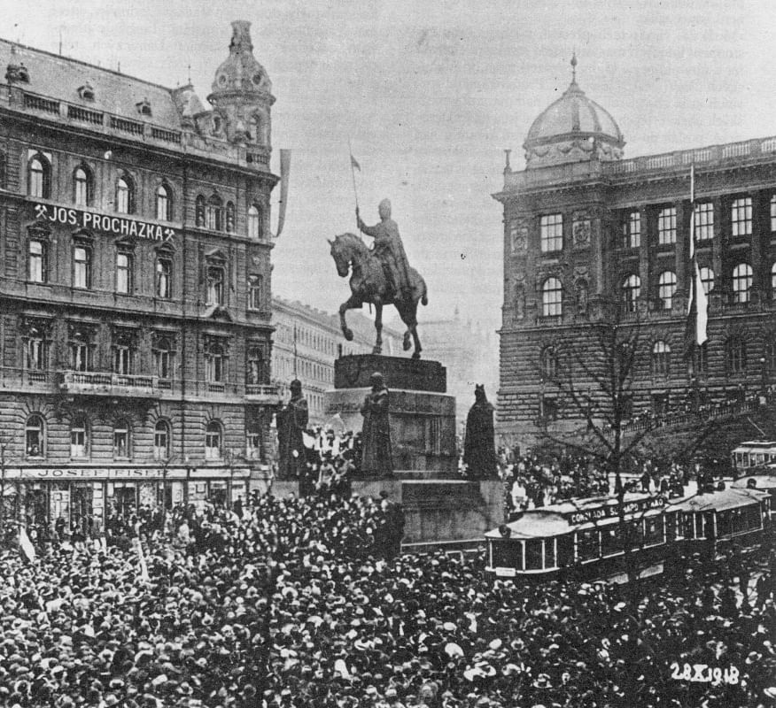 1918-ல் செக்கஸ்லோவாக்கியா உருவானபோது பராக்கில் நடந்த சுதந்திர ஊர்வலம்