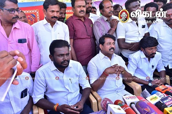 பேட்டியளிக்கும் நயினார் நாகேந்திரன்