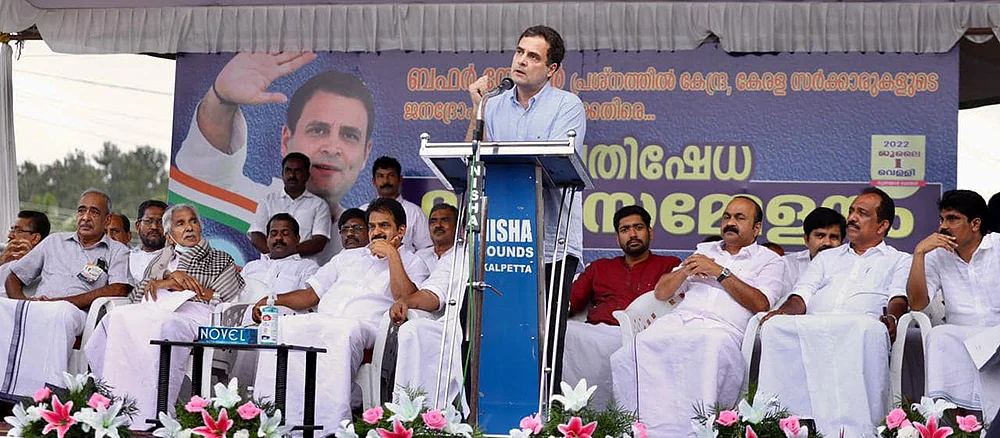 மிஸ்டர் கழுகு: ஸ்டாலின் ஒரு பக்கம்... நேரு மறு பக்கம்... பரேடு வாங்கிய தி.மு.க கவுன்சிலர்கள்!