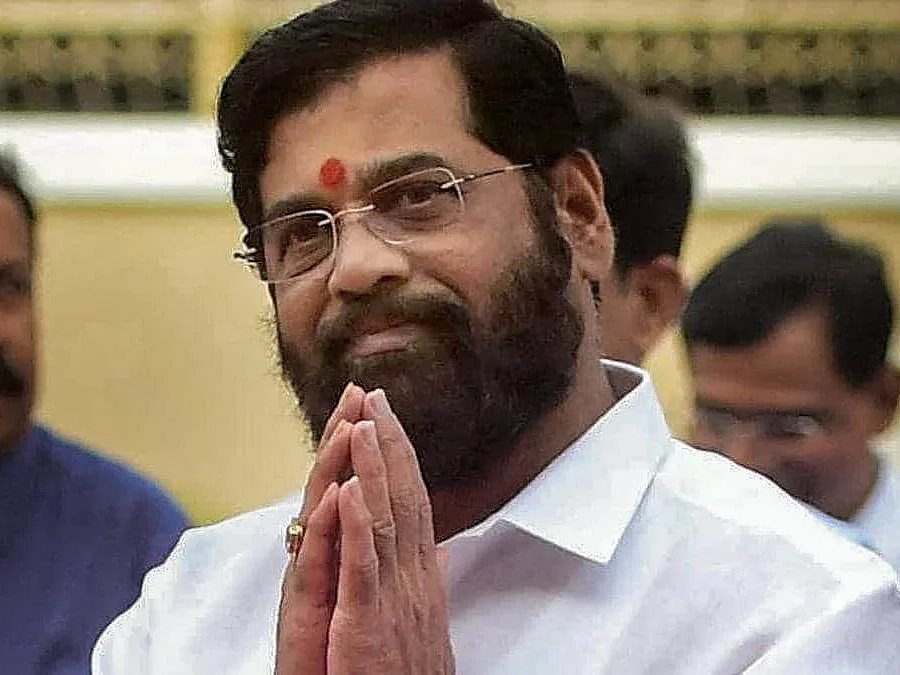 சிவசேனா அதிருப்தி எம்.எல்.ஏ-க்களுடன் விமான நிலையத்துக்கு குடிபோதையில் வந்தாரா ஏக்நாத் ஷிண்டே?!