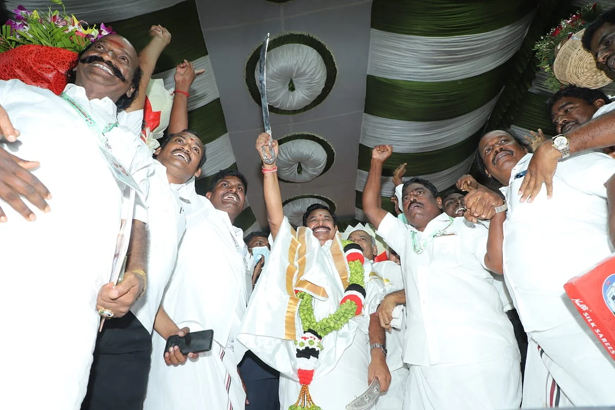 ``திமுக-வின் கைக்கூலி; எத்தனை ஓ.பி.எஸ் வந்தாலும் அதிமுகவை அசைக்க முடியாது!” - ஜெயக்குமார் காட்டம்