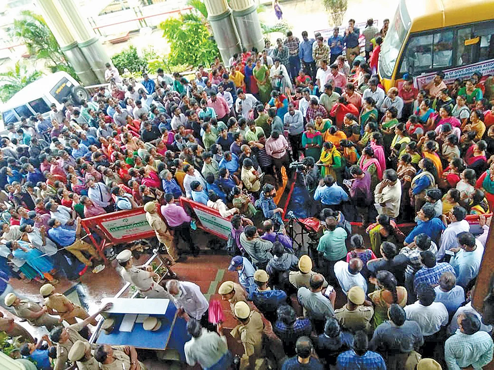 ‘பீகாரைவிட சம்பளம் குறைவு...’ - ஊதிய உயர்வுக்காகப் போராடும் அரசு மருத்துவர்கள்!