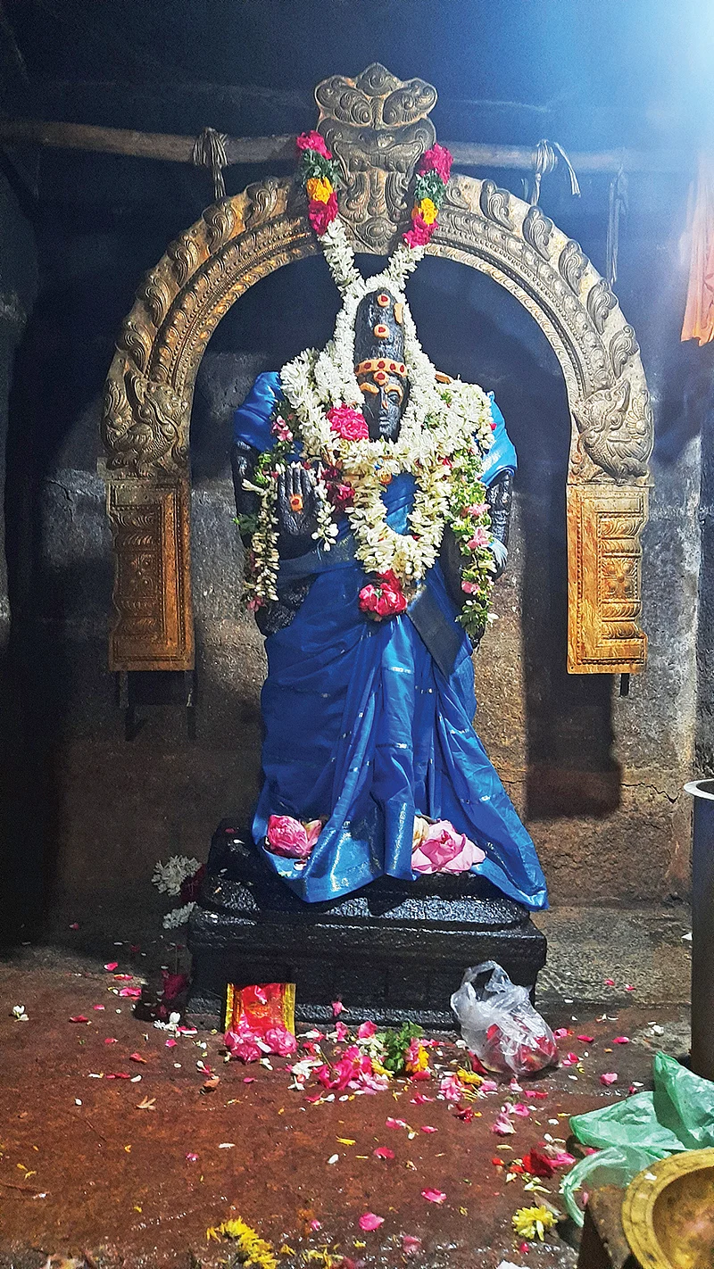 ஈசன் சந்நிதியில் பூஜித்துத் தரப்படும் செங்கல்!