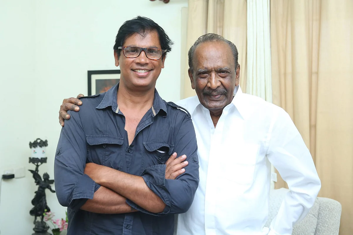 இயக்குநர் முகிலுடன் இயக்குநர் மகேந்திரன்