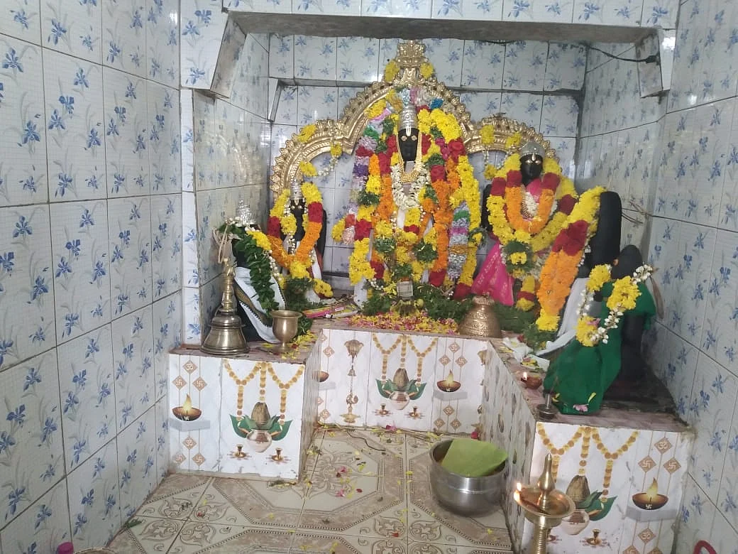 ஆலங்குளம் ராமர் மலைக்கோயில் அதிசயங்கள்: ராமபிரான் ஒற்றைக்காலில் நின்று சீதையைத் தேடிய அதிசய மலை!