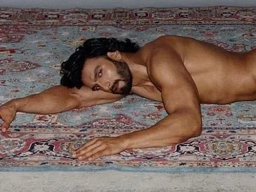 Ranveer Singh சர்ச்சை போட்டோஷூட்: வைரலாகும் படங்கள் - ரசிகர்கள் கமென்ட்!