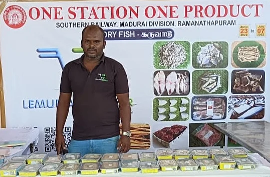 ராமநாதபுரம் ரயில் நிலையத்தில்
கருவாடு