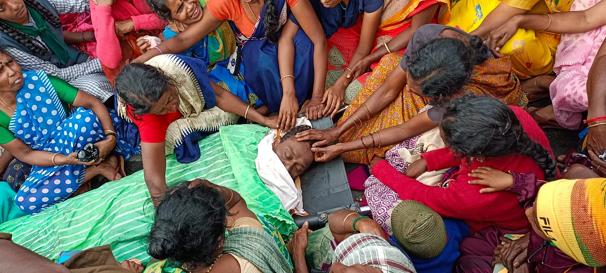 சடலத்துடன் போராடிய மக்கள்