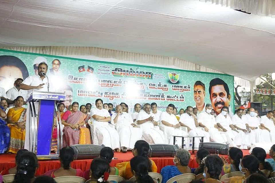 வேலுமணி