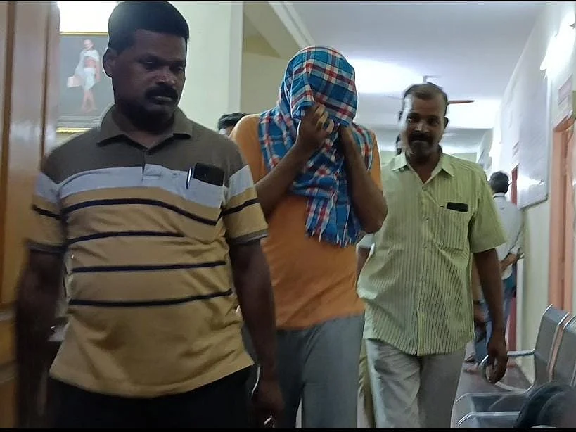 ஐ.எஸ்.ஐ.எஸ் தீவிரவாத அமைப்புடன் தொடர்பிலிருந்த கல்லூரி மாணவன் கைது! - ஆம்பூரில் பரபரப்பு