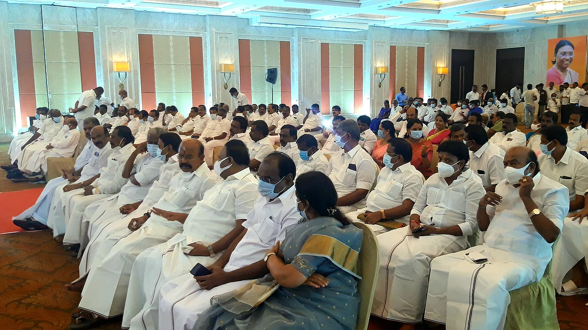அதிமுக நிர்வாகிகள்