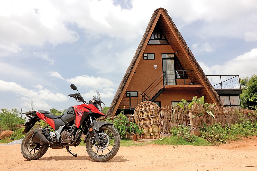 இந்தக் காட்டுல சுஸூகி ஸ்ட்ராம் SX விடியலைப் பார்க்குமா?