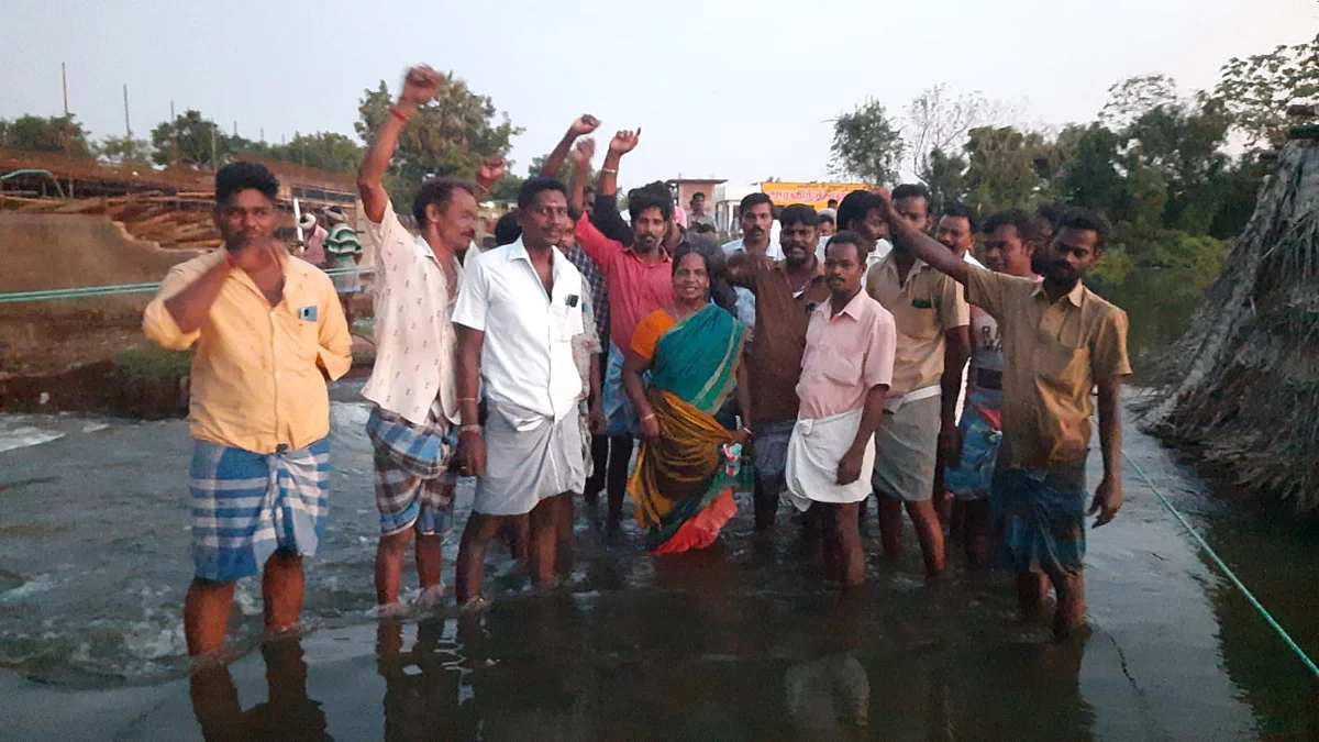 தரைப்பாலம் மூழ்கிப் போக்குவரத்து துண்டிப்பு