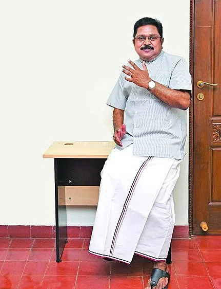 “தவறான கத்தியைக் கையில் எடுத்திருக்கிறார் எடப்பாடி!”