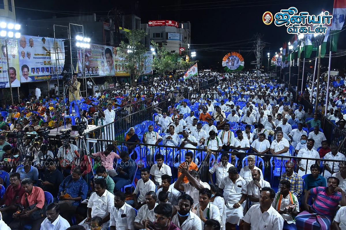 வந்திருந்த தொண்டர்கள்