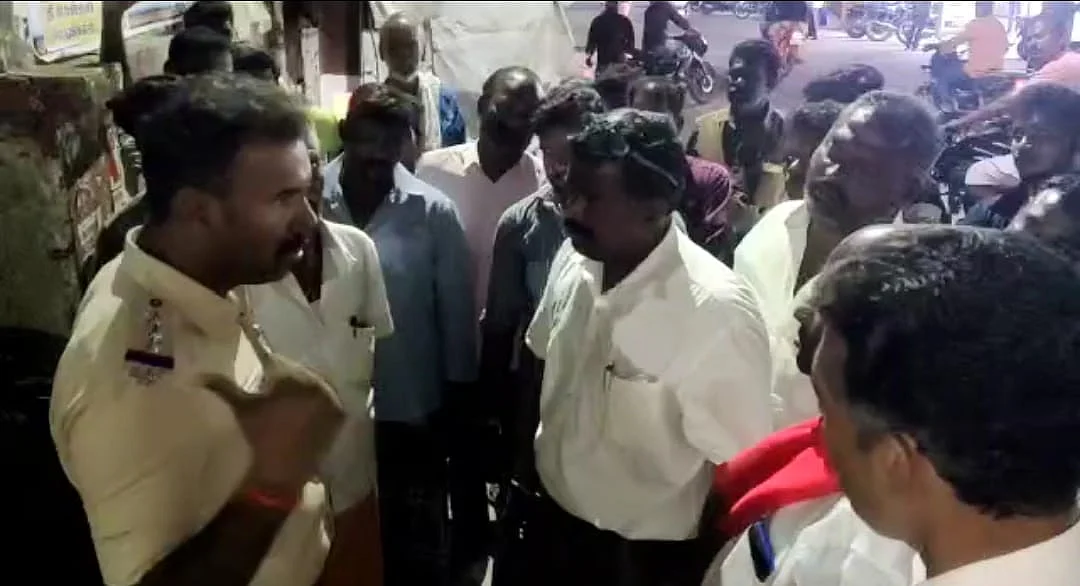 மணல் கடத்தல் டிராக்டர் மோதி பள்ளி சிறுமி படுகாயம்