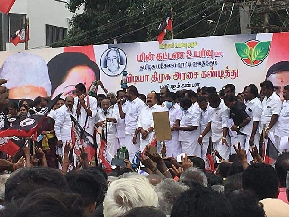 வேலுமணி