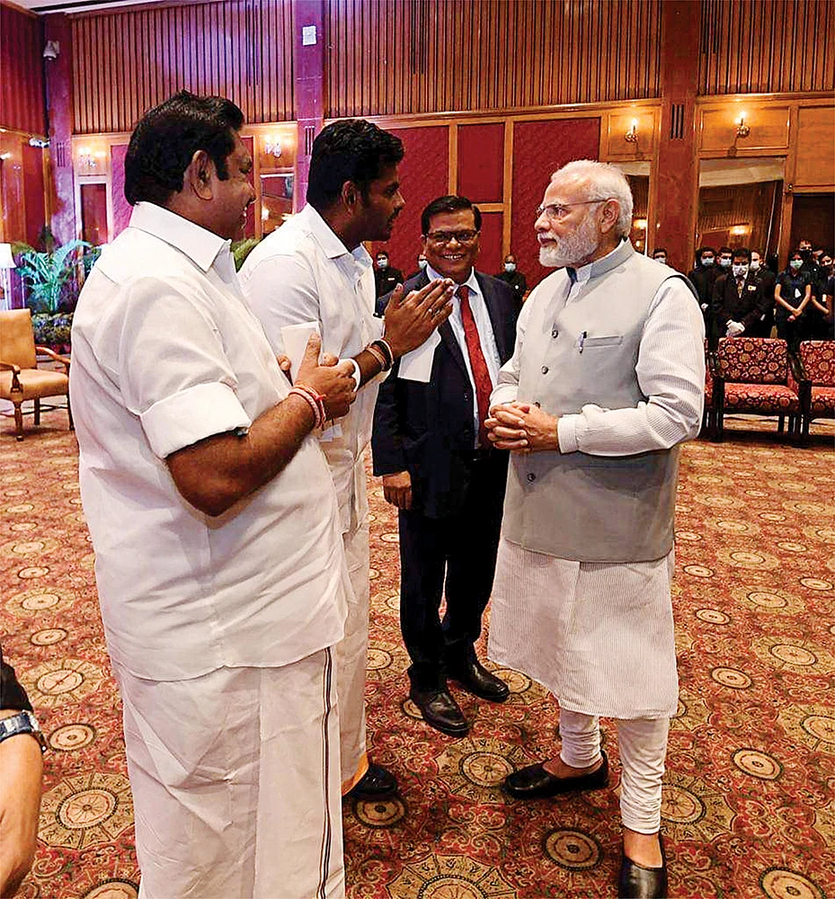 யார் ராஜா? யார் சிப்பாய்? - பா.ஜ.க செஸ்!