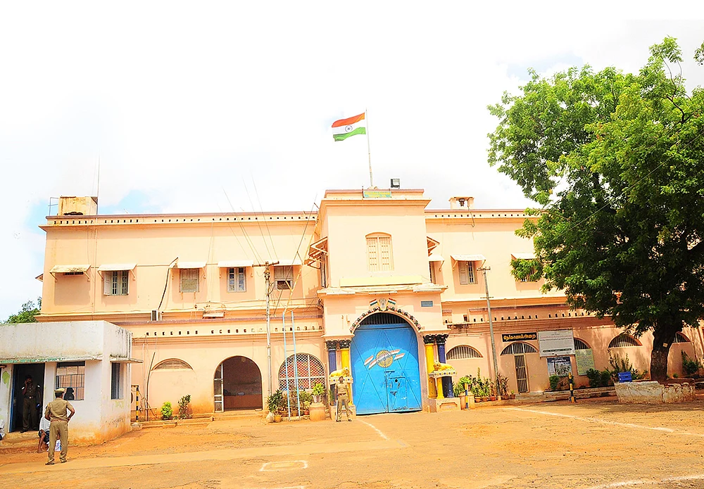 கண்மூடித்தனமான கைதுகள்... நிரம்பி வழியும் சிறைகள்! - அரசியல் அஜண்டா காரணமா?