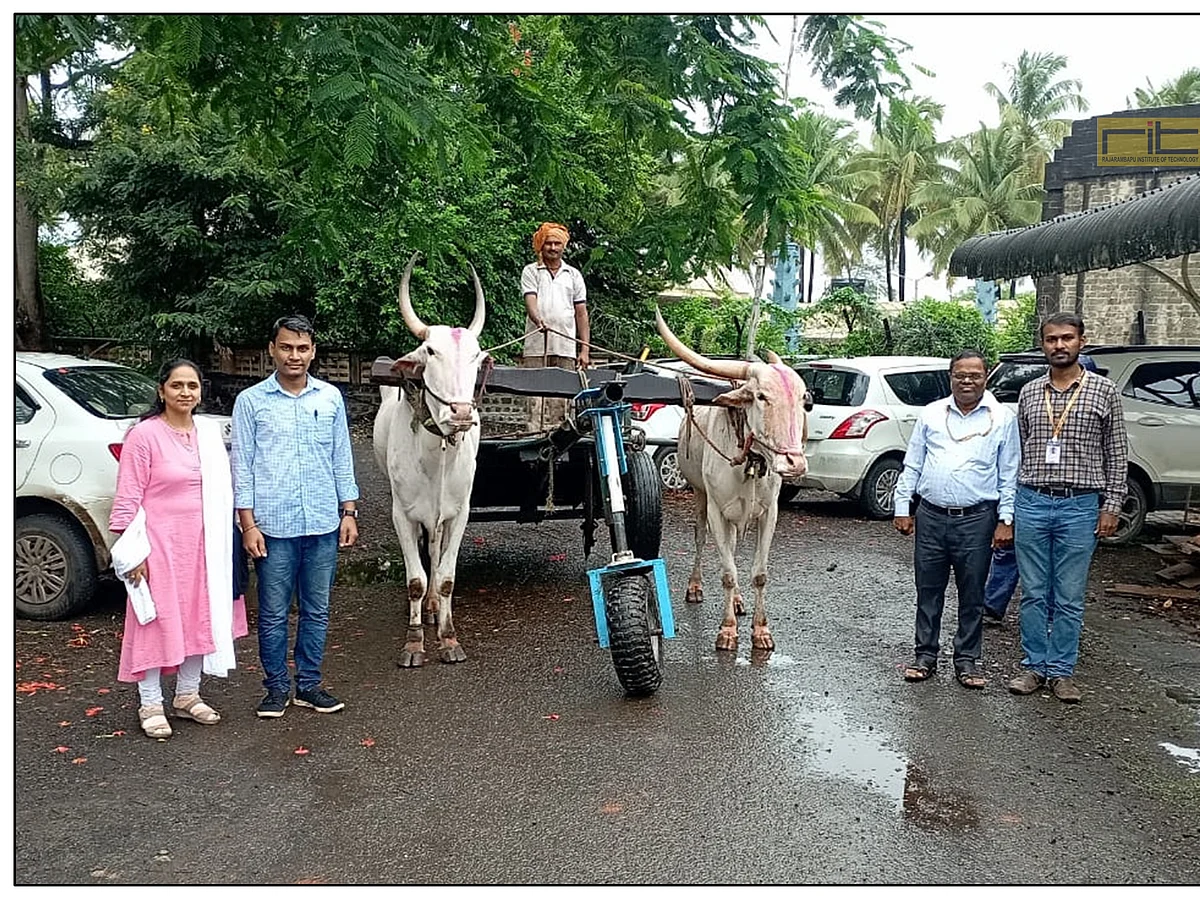 வைரல் போட்டோ: மாட்டு வண்டிக்கு 3-வது சக்கரத்தை உருவாக்கியது இப்படித்தான் விளக்கும் மாணவர்கள்!