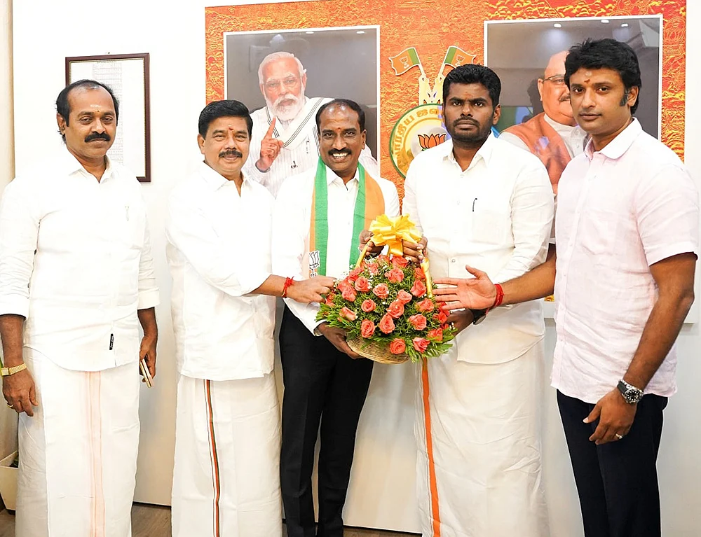 மிஸ்டர் கழுகு: ம்ஹும்... செல்லாது... செல்லாது..! - இ.பி.எஸ் தடாலடியின் பின்னணி