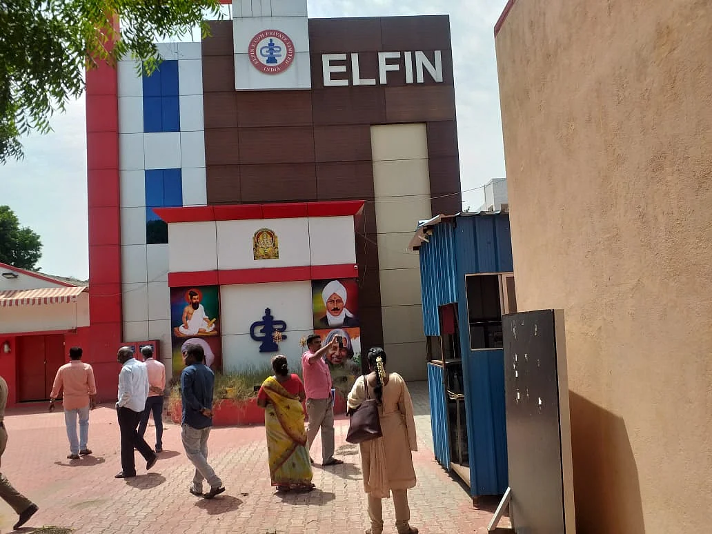 எல்ஃபின் நிறுவனத்தில் ரெய்டில் அதிகாரிகள்