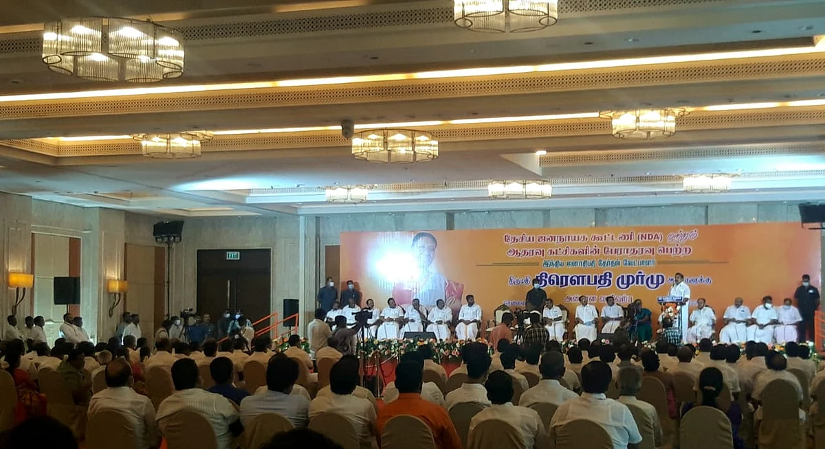 திரௌபதி முர்முவுடன் மேடையில் எடப்பாடி... காத்திருந்து ஆதரவை தெரிவித்த பன்னீர்! - நடந்தது என்ன?