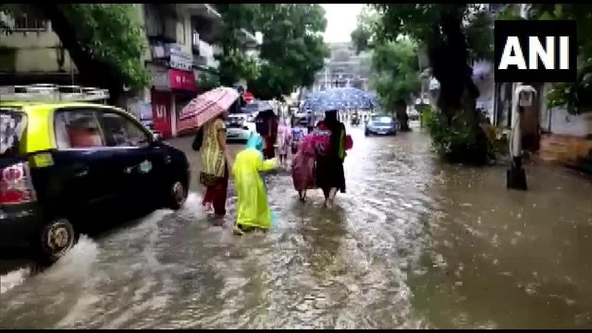 சாலையில் மழை நீர்