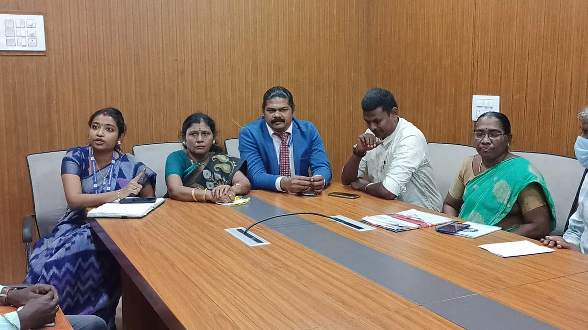 ஆணயத்தின் குழுவினர் விசாரணை