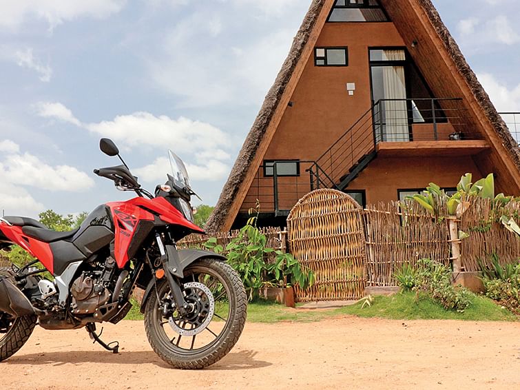 இந்தக் காட்டுல சுஸூகி ஸ்ட்ராம் SX விடியலைப் பார்க்குமா?