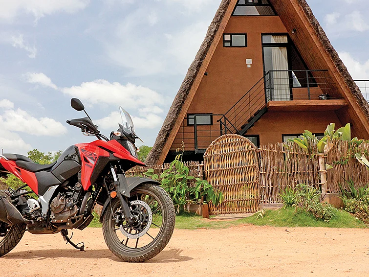 இந்தக் காட்டுல சுஸூகி ஸ்ட்ராம் SX விடியலைப் பார்க்குமா?