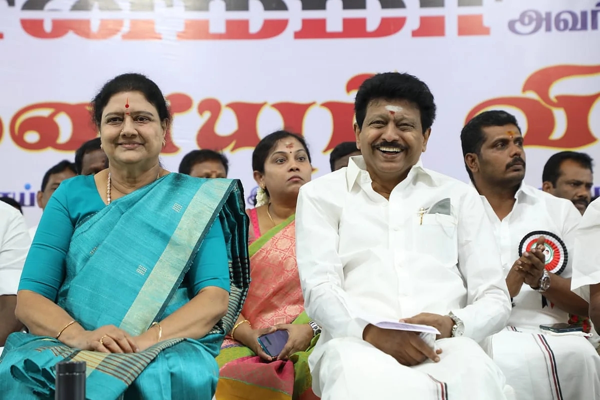 சசிகலா,திவாகரன்