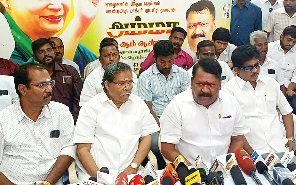 ஓம்சக்தி சேகர்