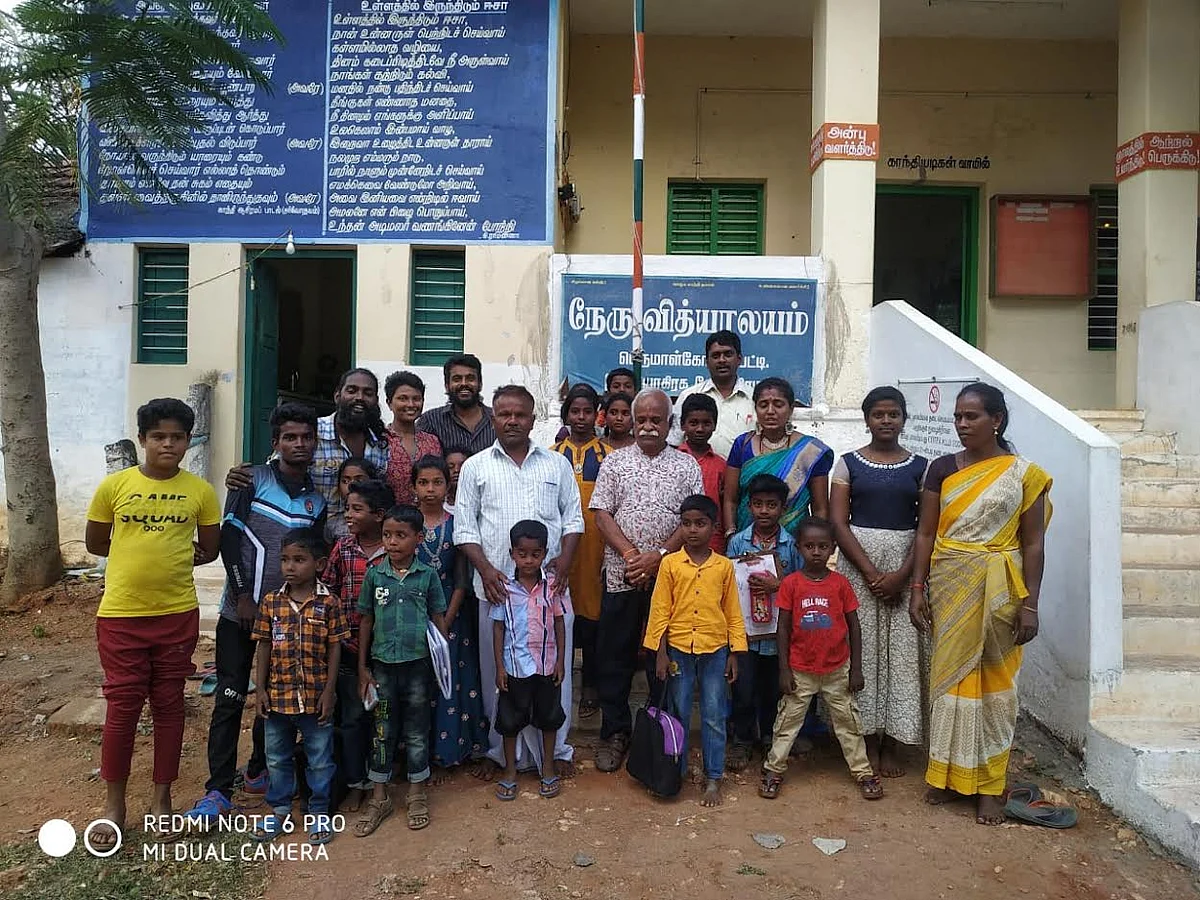 குழந்தைகளுடன் காக்கா கார்த்திக், இசைப்பிரகாஷ்