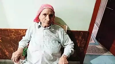 உயிரோடு இருக்கும் மூதாட்டி இறந்துவிட்டதாக தெரிவிக்கும் அரசு ஆவணங்கள்... நடந்தது என்ன? 