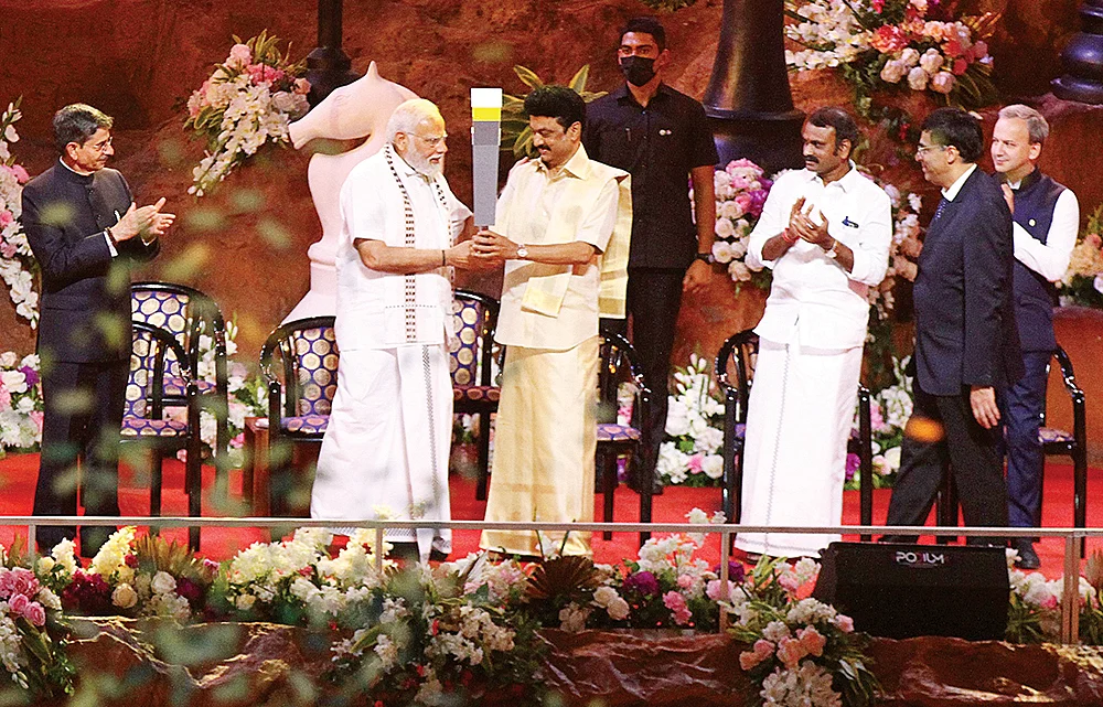 மிஸ்டர் கழுகு: நெருக்கத்தில் மோடி-ஸ்டாலின்... வருத்தத்தில் கதர்ச் சட்டை!