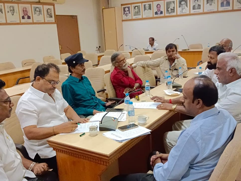 தமிழ் சினிமாவின் துணை நடிகர்களுக்கு சம்பள உயர்வு - எடுக்கப்பட்ட முடிவுகள் என்னென்ன?