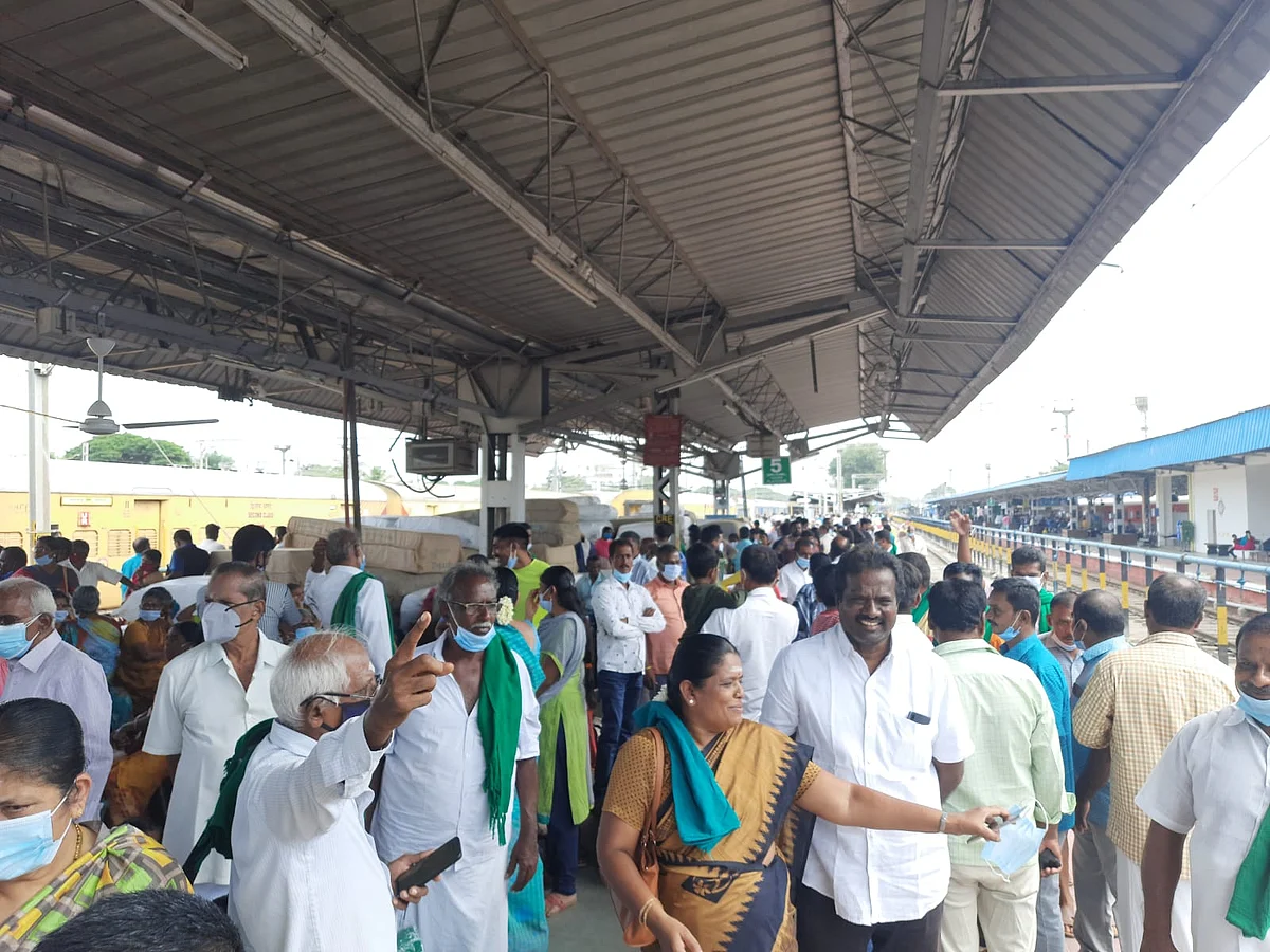 டெல்லிக்கு செல்லும் விவசாயிகள்