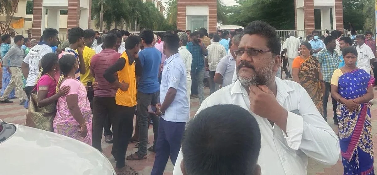 மாணவி படித்த தனியார் பள்ளி
